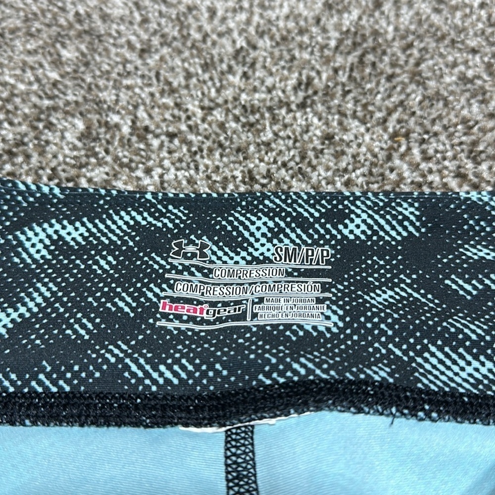 Under armor heat gear compression crop small leggings women’s Capri leggings - Picture 3 of 6